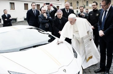 Papież Franciszek i Lamborghini
