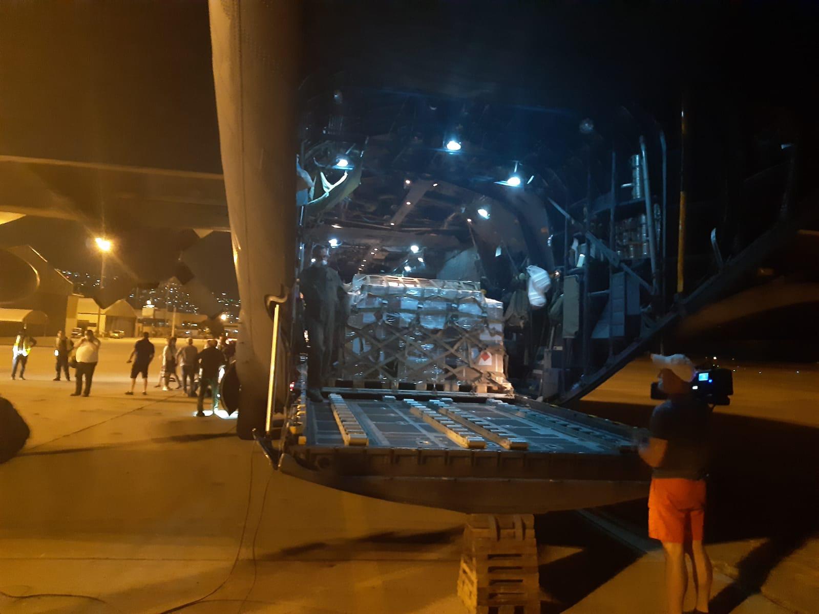 Samolot PKWP z pomocą humanitarną wylądował w Bejrucie
