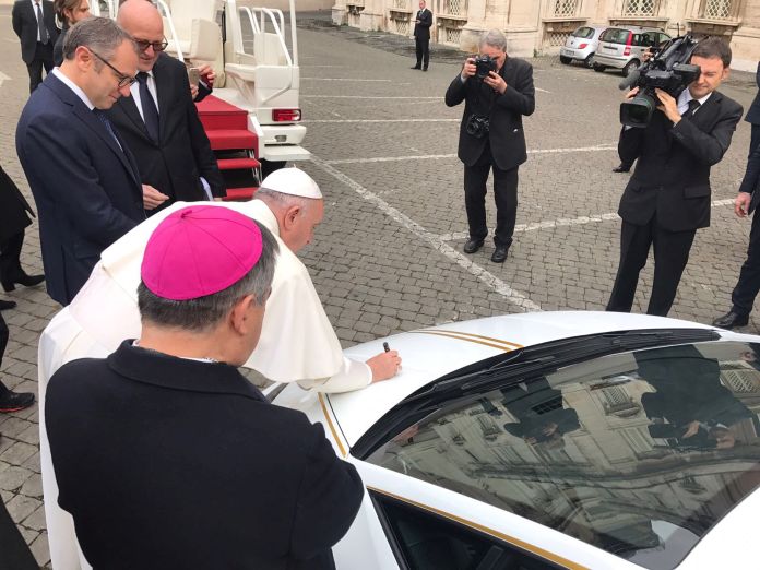 Lamborghini papieża Franciszka dla Iraku